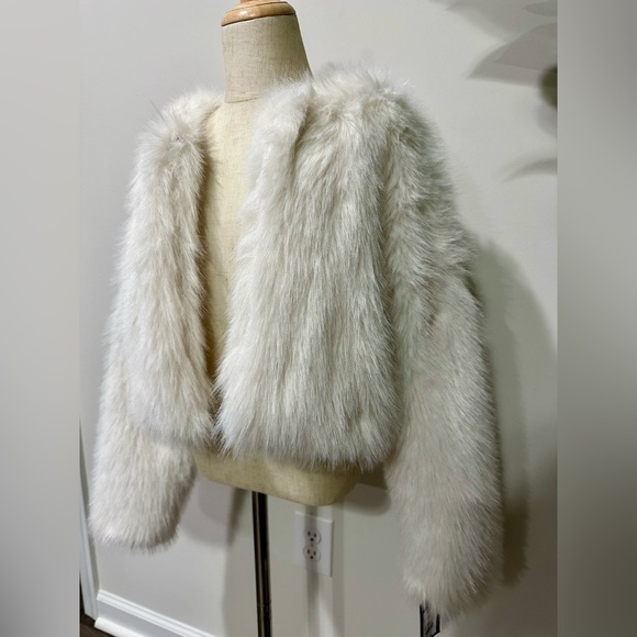 New Target Art Class Girls' Faux Fur Cropped Jacket Large 10/12 - Picture 2 of 8